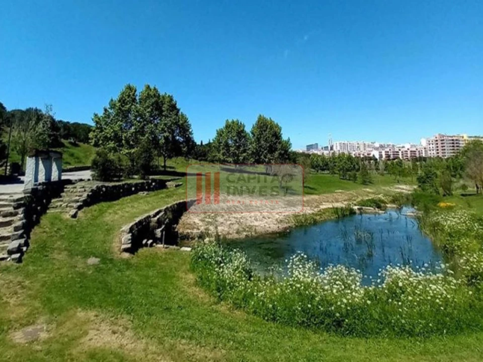 Garagem para Venda em Almada, Cova da Piedade, Pragal e Cacilhas Foto 13