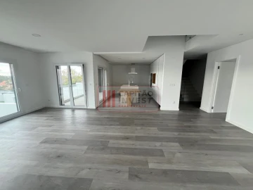 Moradia T4 para Venda em Corroios