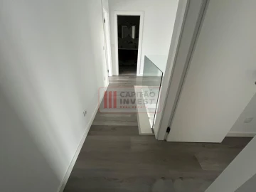 Moradia T4 para Venda em Corroios