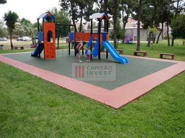 Moradia T4 para Venda em Corroios