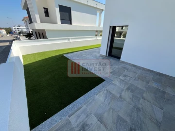 Moradia T4 para Venda em Corroios