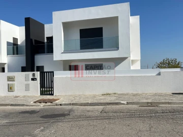 Moradia T4 para Venda em Corroios