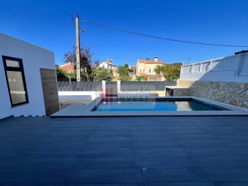 Moradia T3 para Venda em Charneca de Caparica e Sobreda