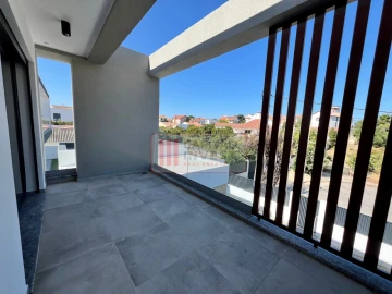 Moradia T3 para Venda em Charneca de Caparica e Sobreda