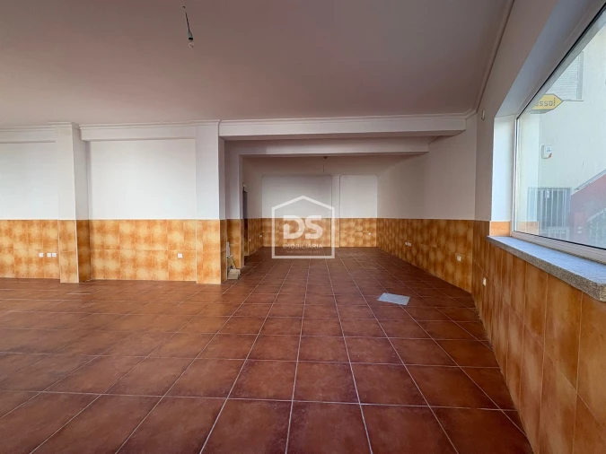 Prédio para Venda em Silvares Foto 17