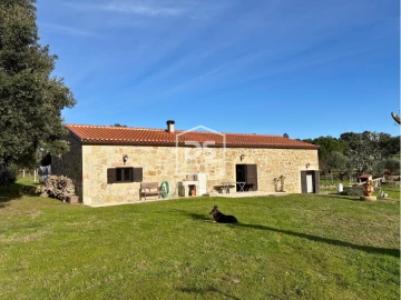 Quinta T3 para Venda em Escalos de Cima e Lousa