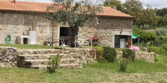 Quinta T3 para Venda em Escalos de Cima e Lousa