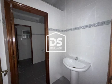 Loja para Venda em Escalos de Cima e Lousa