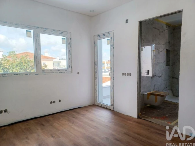 Moradia T4 para Venda em Fernao Ferro Foto 26