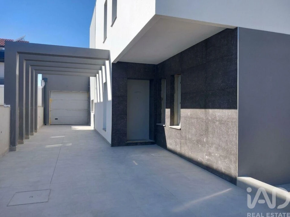 Moradia T4 para Venda em Fernao Ferro Foto 2