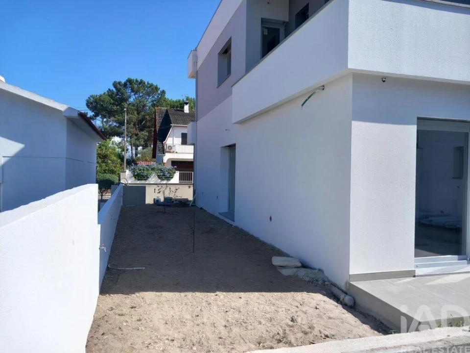 Moradia T4 para Venda em Fernao Ferro Foto 3
