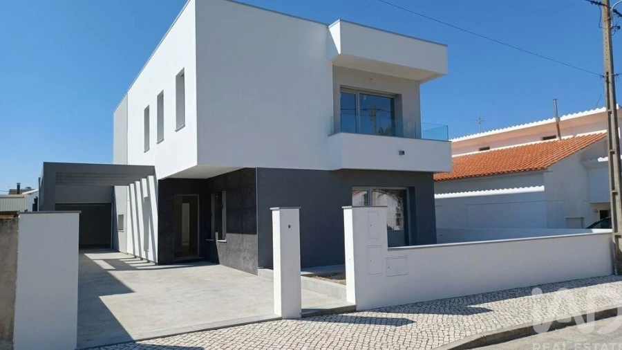 Moradia T4 para Venda em Fernao Ferro
