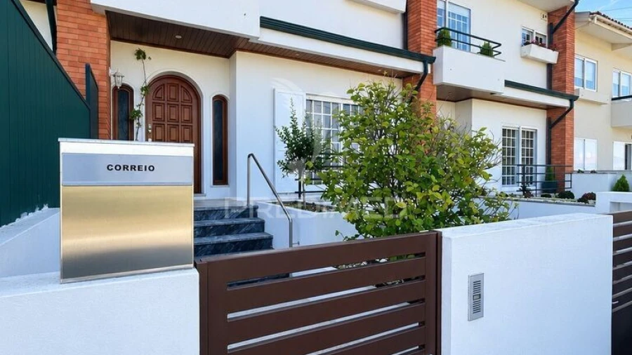 Moradia T3 para Venda em Arcozelo