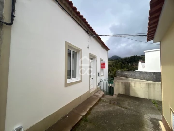 Moradia T1 para Venda em Agua de Alto