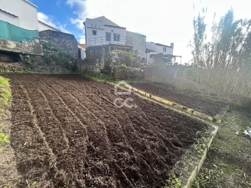 Moradia T1 para Venda em Agua de Alto