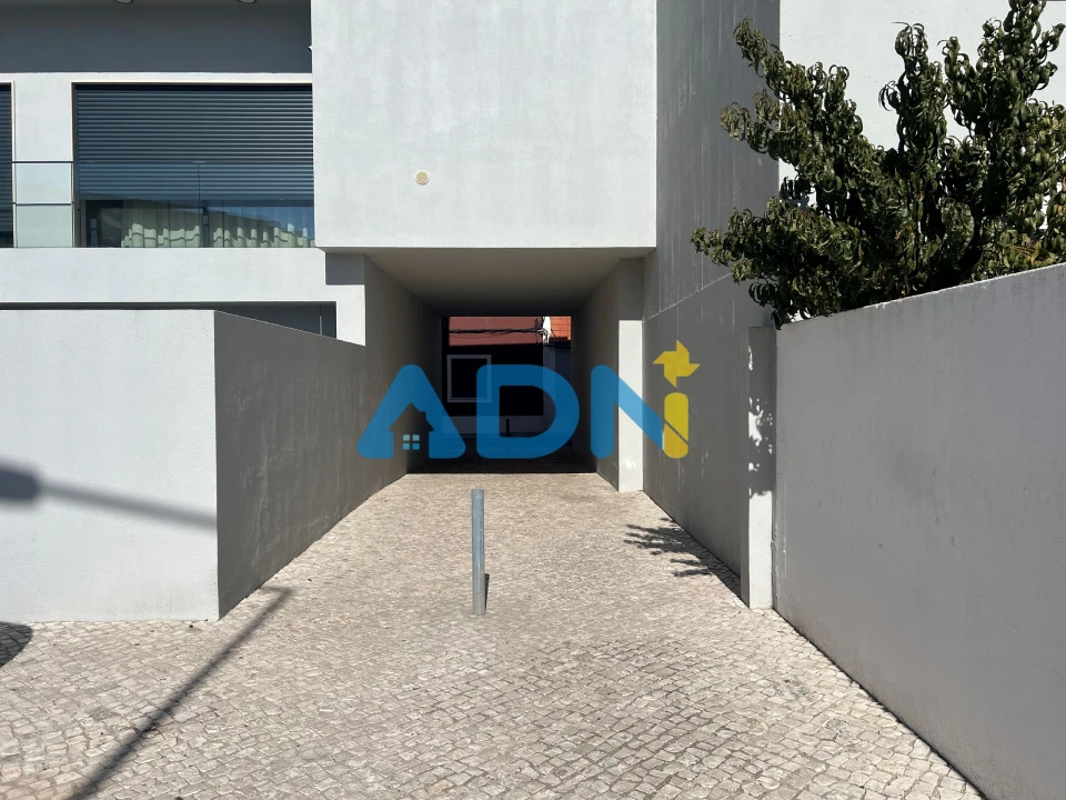Apartamento T4 para Venda em Moita Foto 23