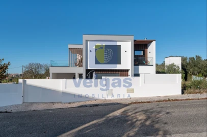 Moradia T4 para Venda em Caldas da Rainha - Santo Onofre e Serra do Bouro