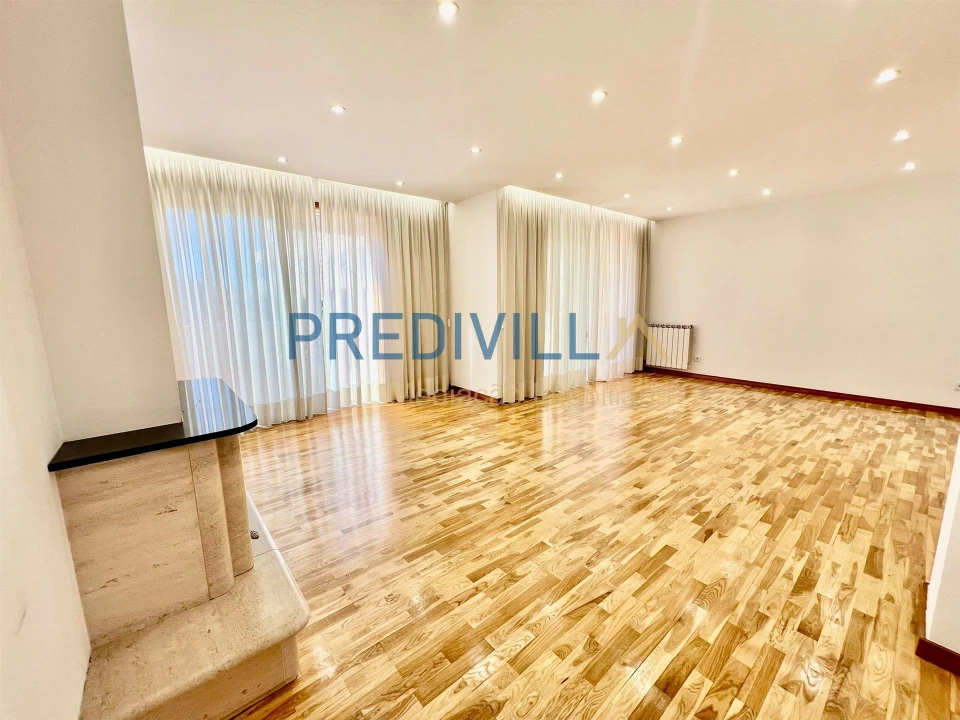 Moradia T4 para Venda em Vilar de Pinheiro Foto 2