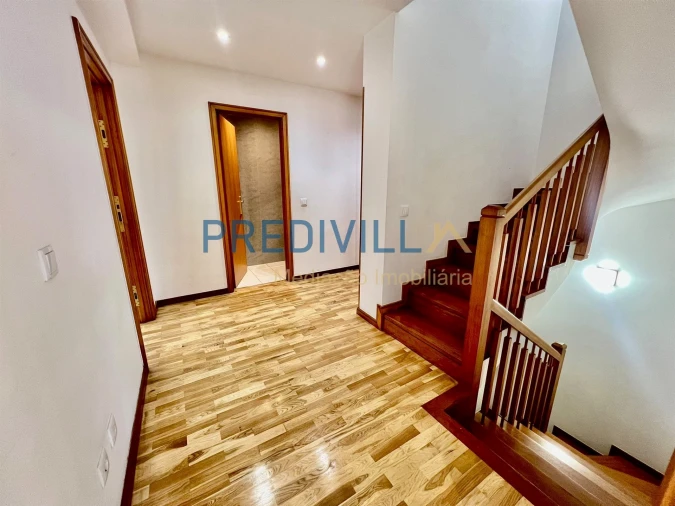 Moradia T4 para Venda em Vilar de Pinheiro Foto 24