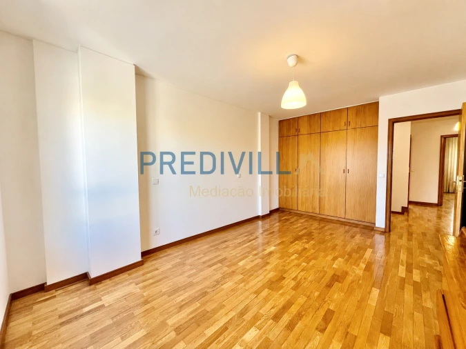 Moradia T4 para Venda em Vilar de Pinheiro Foto 23