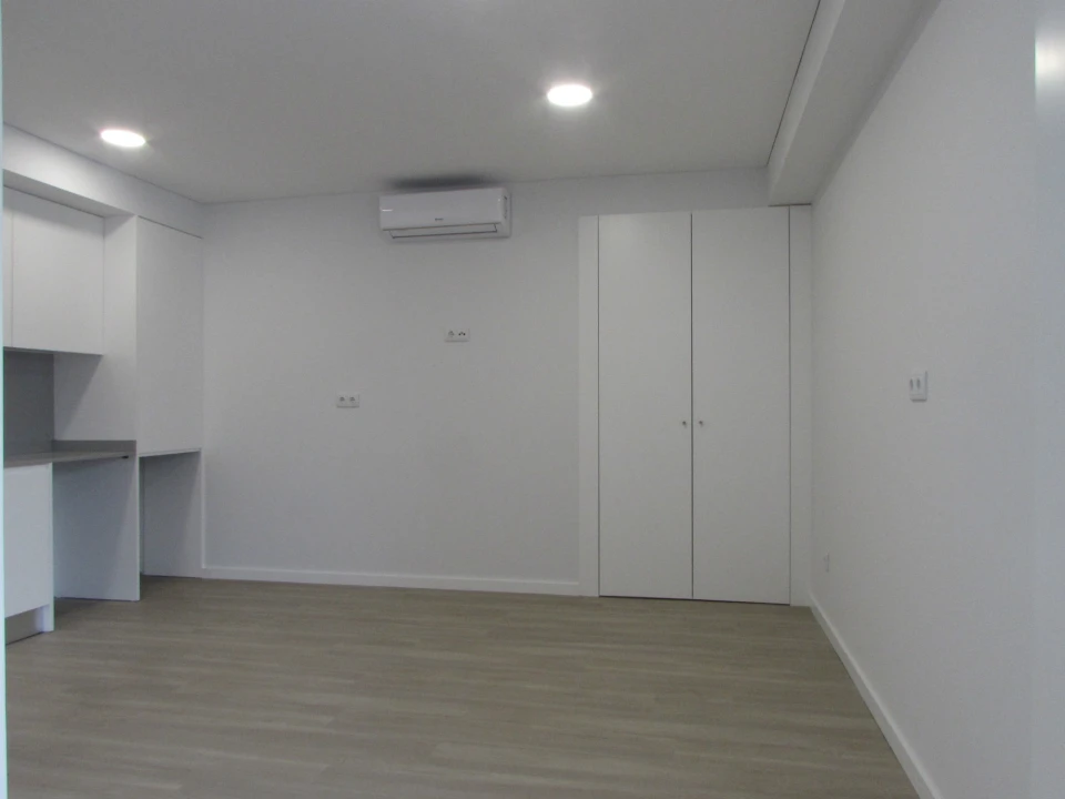 Apartamento T4 para Arrendamento em Braga (Maximinos, Sé e Cividade) Foto 5
