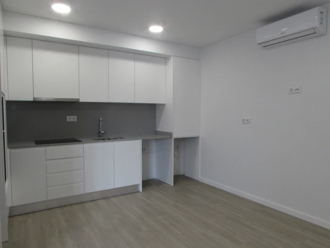 Apartamento T4 para Arrendamento em Braga (Maximinos, Sé e Cividade) Foto 4