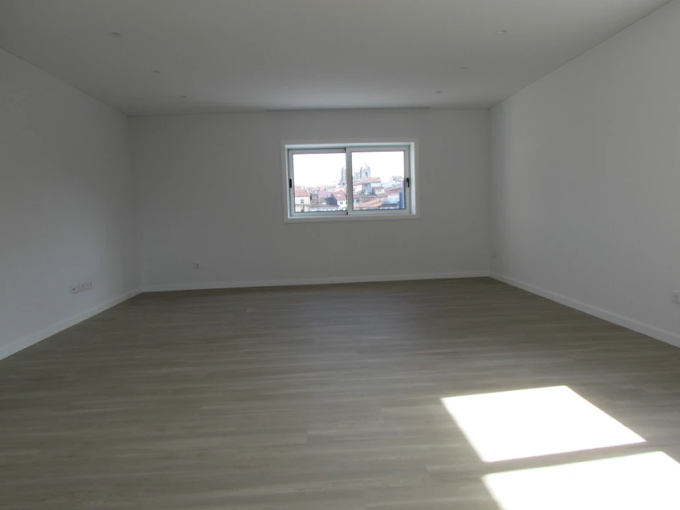 Apartamento T4 para Arrendamento em Braga (Maximinos, Sé e Cividade) Foto 21