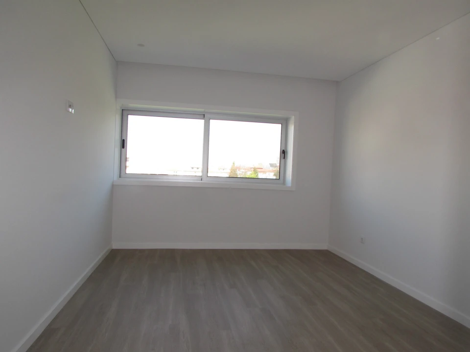 Apartamento T4 para Arrendamento em Braga (Maximinos, Sé e Cividade) Foto 9