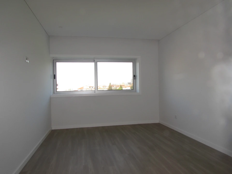 Apartamento T4 para Arrendamento em Braga (Maximinos, Sé e Cividade) Foto 8