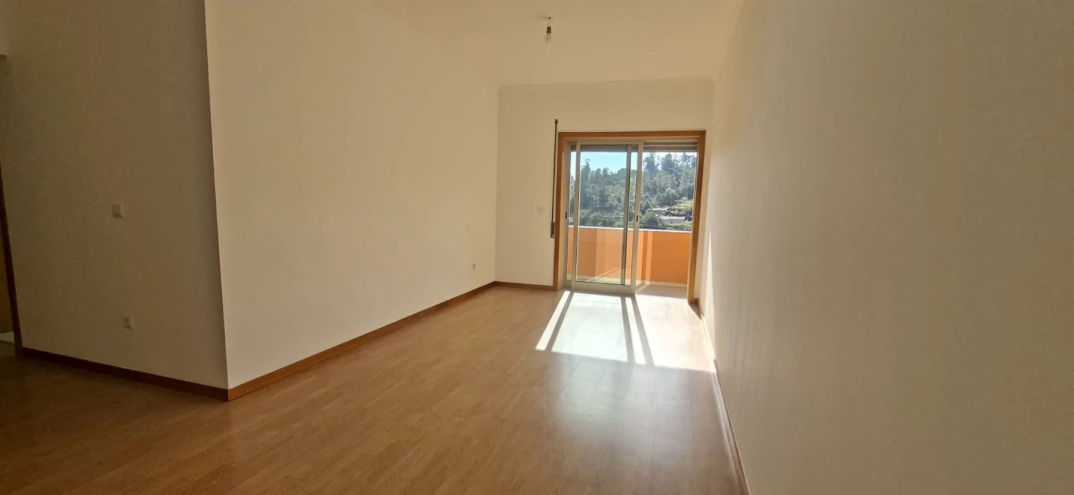 Apartamento T3 para Venda em Sobretamega Foto 47