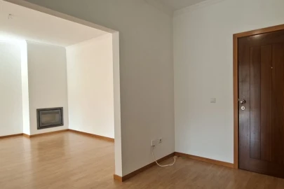 Apartamento T3 para Venda em Sobretamega