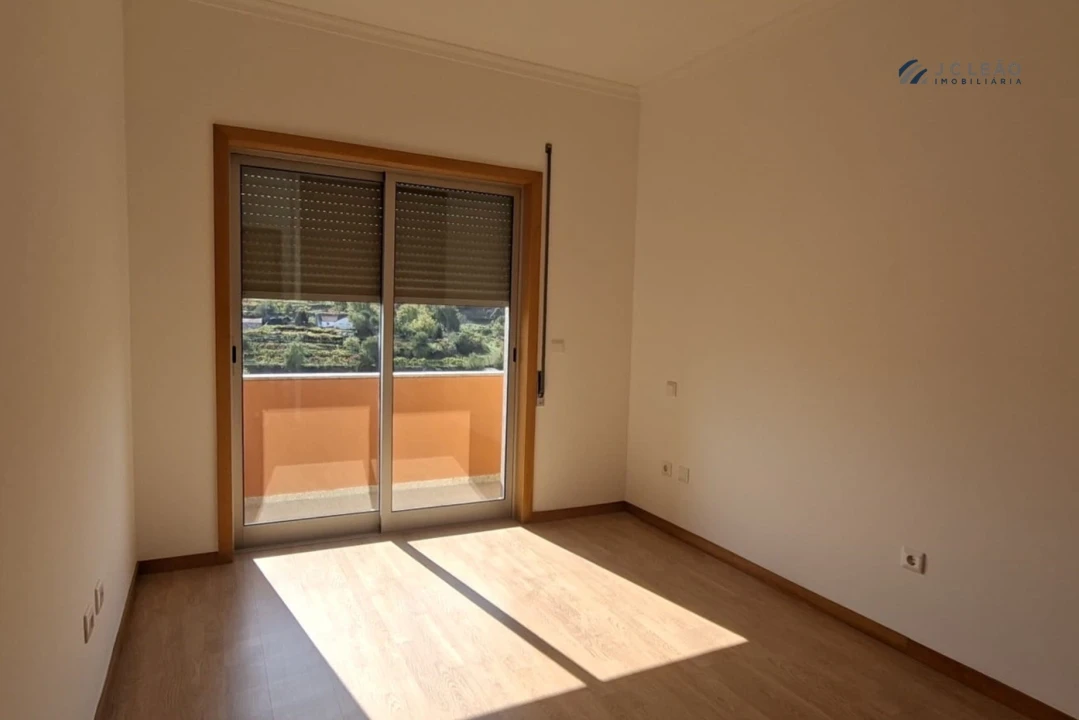 Apartamento T3 para Venda em Sobretamega Foto 6