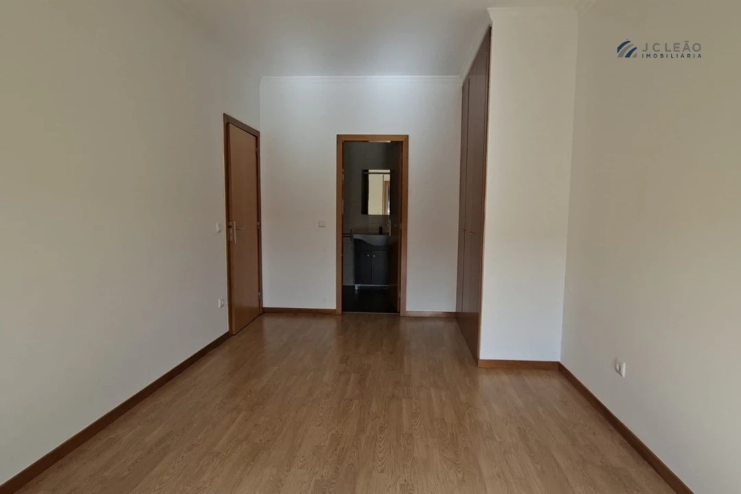 Apartamento T3 para Venda em Sobretamega Foto 12