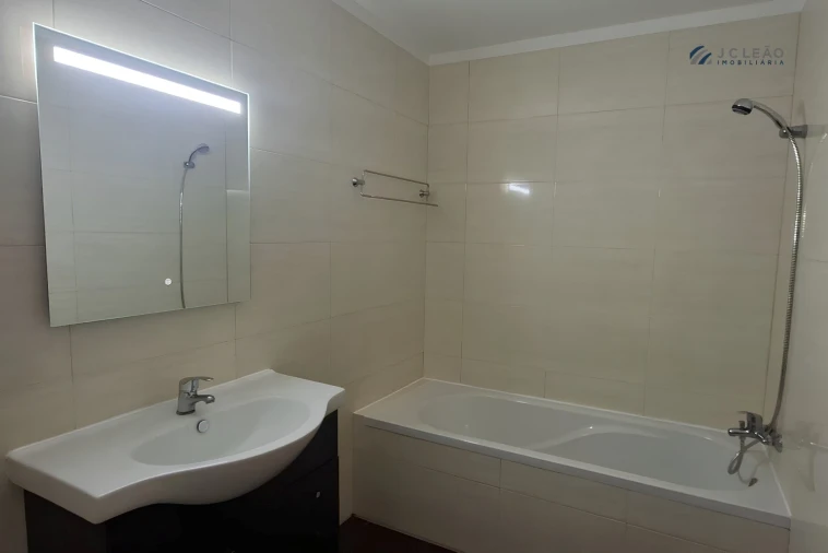 Apartamento T3 para Venda em Sobretamega Foto 9