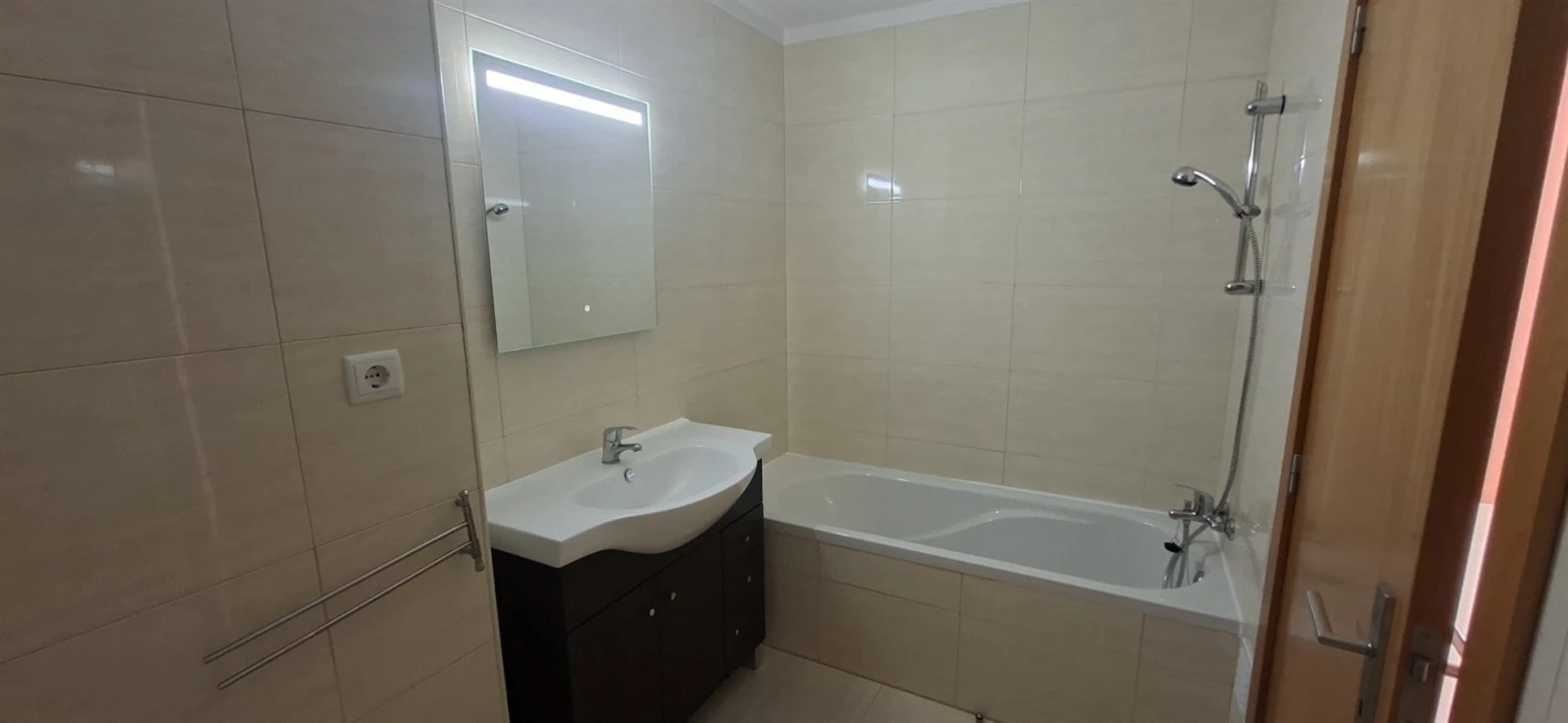 Apartamento T3 para Venda em Sobretamega Foto 54