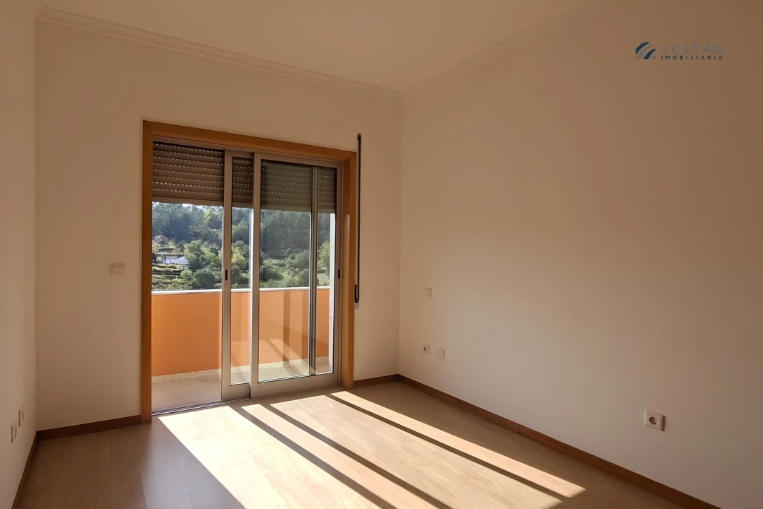 Apartamento T3 para Venda em Sobretamega Foto 16
