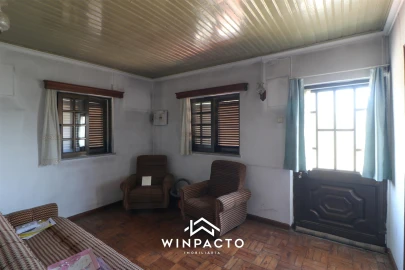 Moradia T3 para Venda em Canas de Senhorim