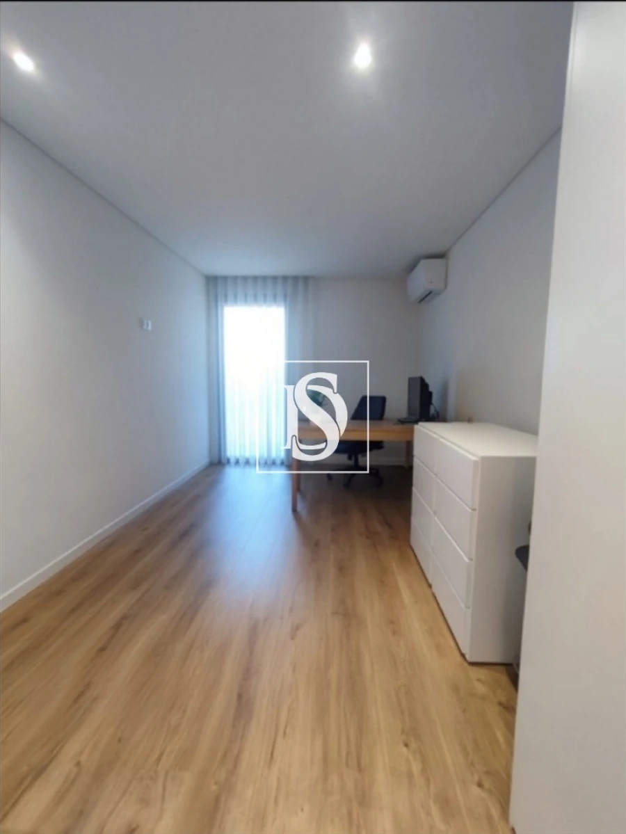 Apartamento T2 para Arrendamento em Azurem Foto 3