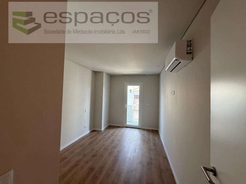 Apartamento T3 para Venda em Santa Iria de Azoia, São João da Talha e Bobadela Foto 4