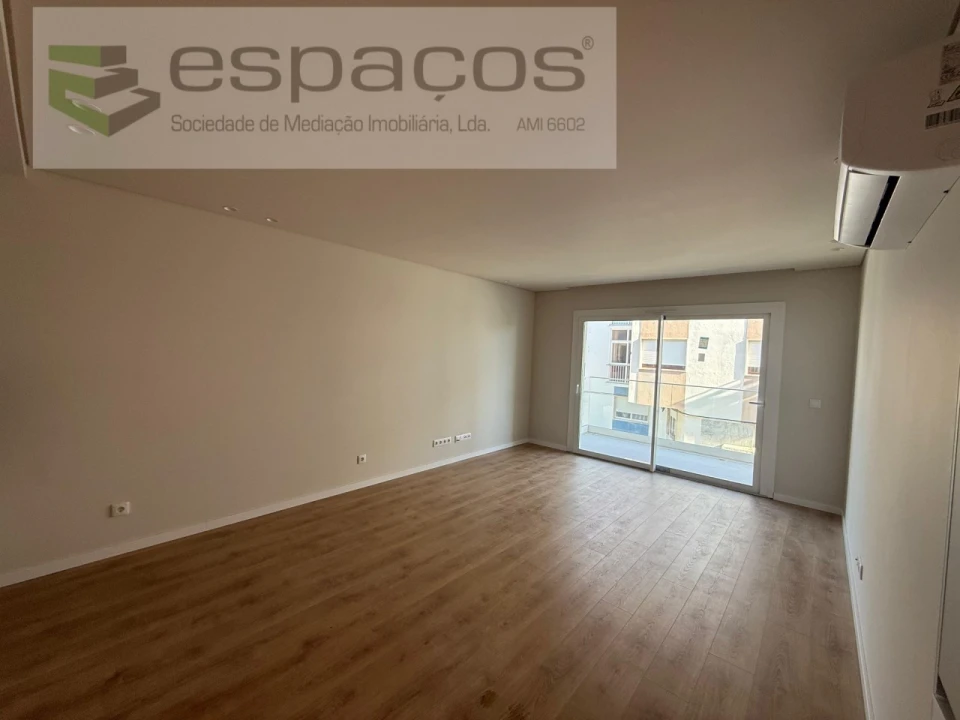 Apartamento T2 para Venda em Santa Iria de Azoia, São João da Talha e Bobadela Foto 3