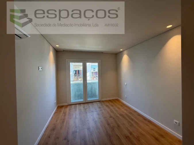 Apartamento T2 para Venda em Santa Iria de Azoia, São João da Talha e Bobadela Foto 6