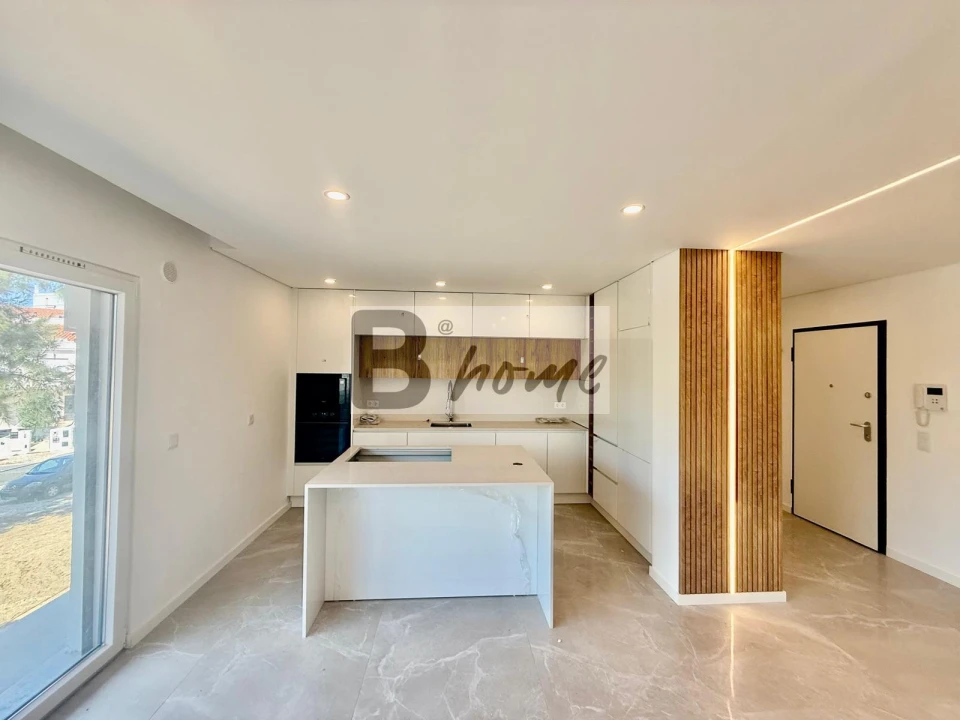 Apartamento T2 para Venda em Charneca de Caparica e Sobreda Foto 1