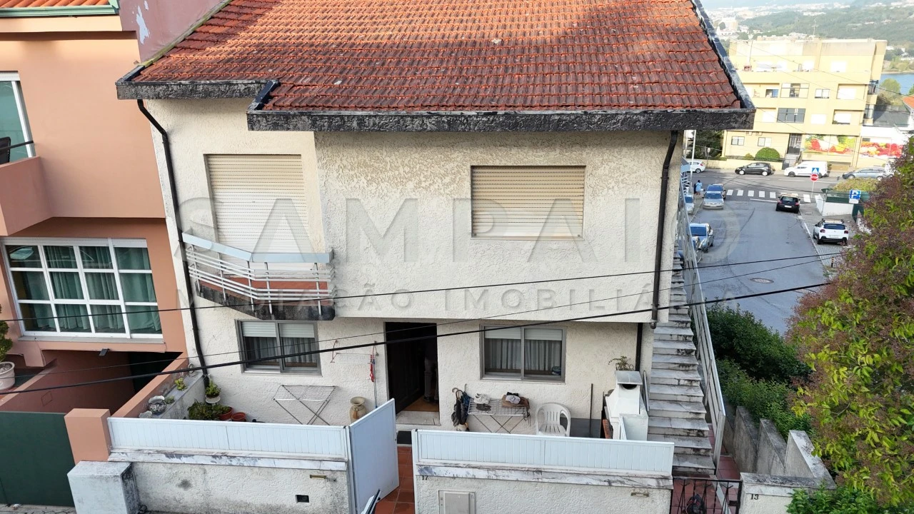 Moradia T3 para Venda em Oliveira do Douro Foto 3