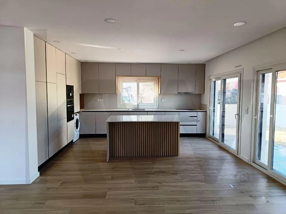 Moradia T4 para Venda em Fernao Ferro Foto 4