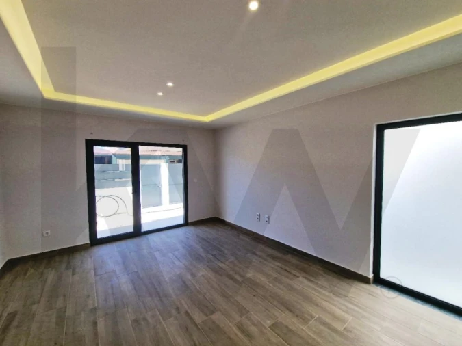 Moradia T3 para Venda em Quinta do Conde Foto 4