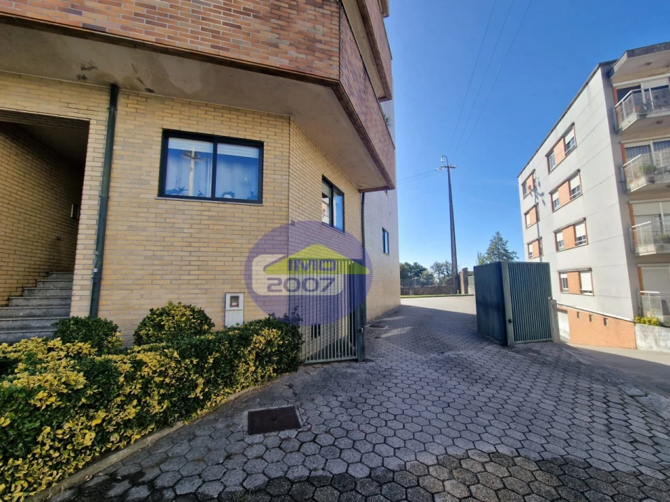 Apartamento T2 para Venda em Mozelos Foto 36