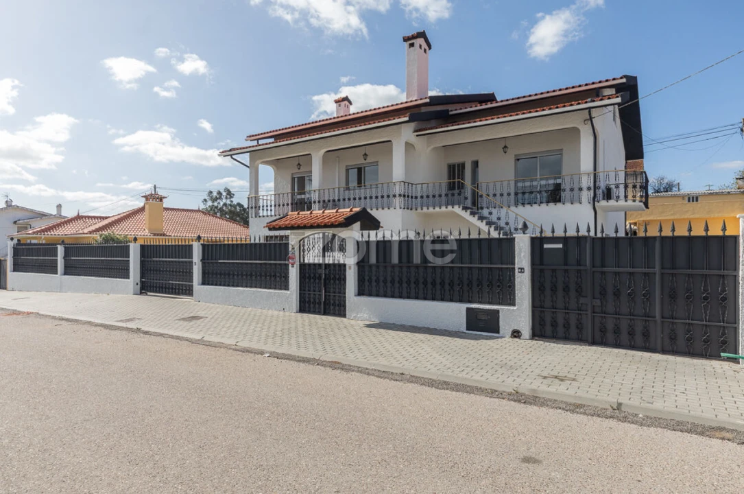 Moradia T5 para Venda em Souselas e Botão Foto 2