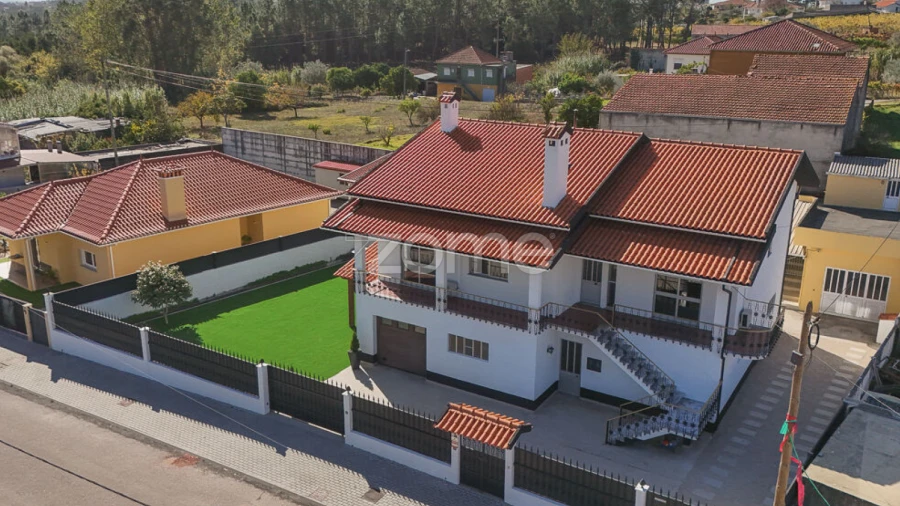 Moradia T5 para Venda em Souselas e Botão