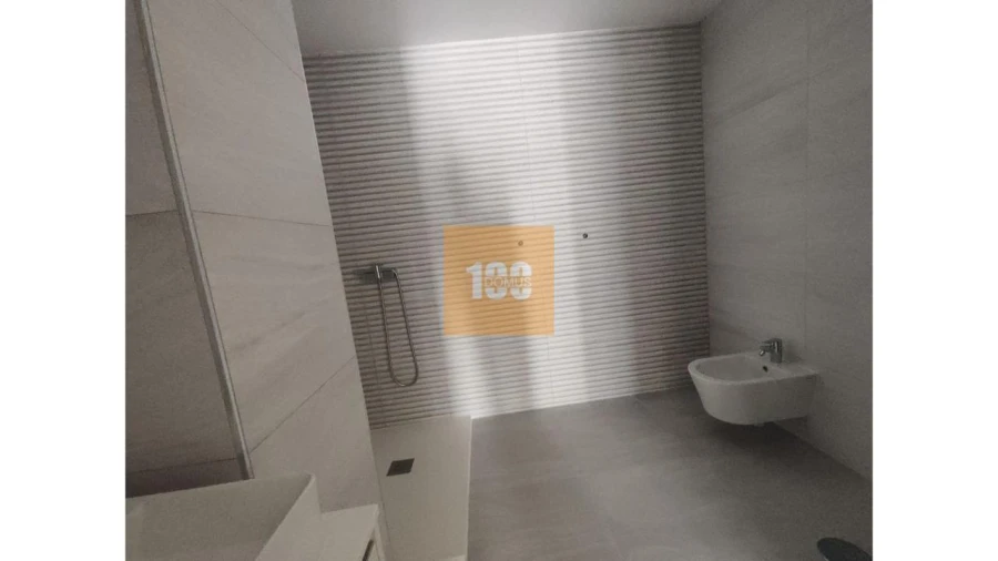 Apartamento T2 para Venda em Espinho Foto 8