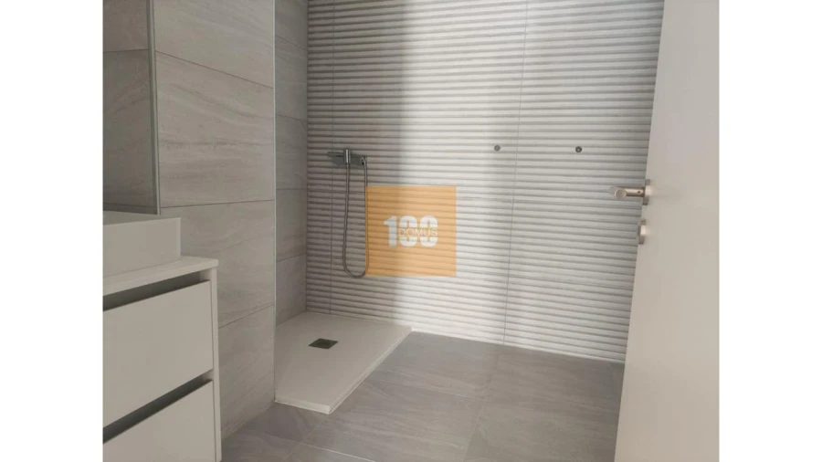 Apartamento T2 para Venda em Espinho Foto 10